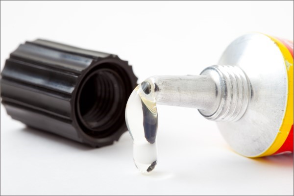 You are currently viewing How to Determine the Quality of Glue Tube Packaging